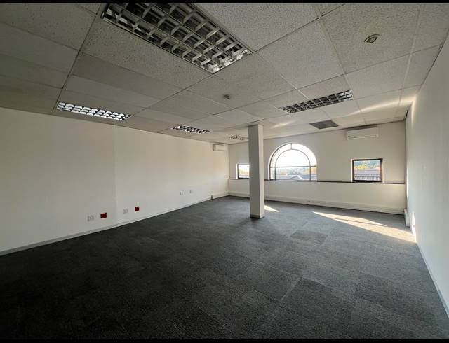 57M² OFFICE TO LET IN HYDE PARK